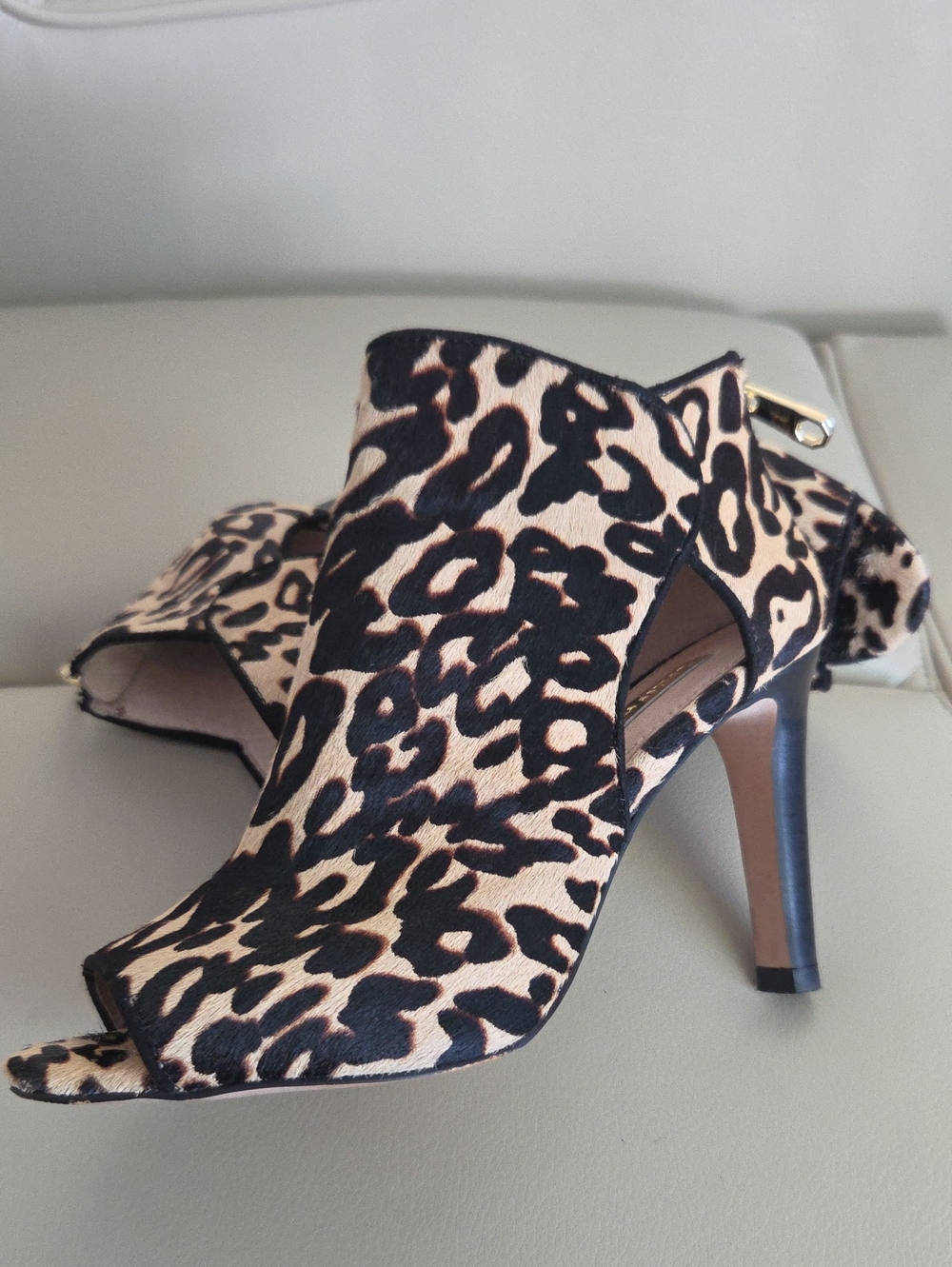 Louise et Cie Leopard Print Open-Toe Ankle Bootie - Black/ Brown & Tan Size 6M